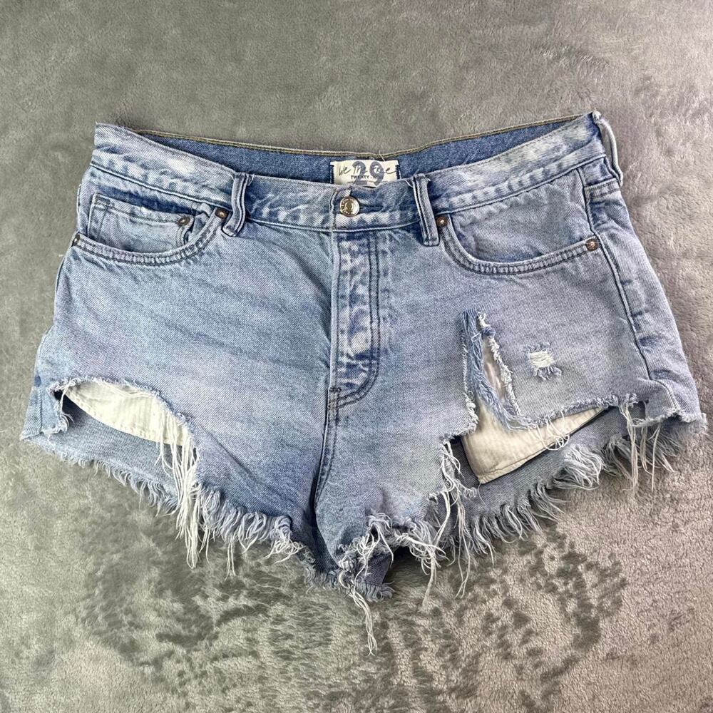We The Free 29 Distressed Denim Shorts Light Wash Frayed Cut Off Boho Festival
